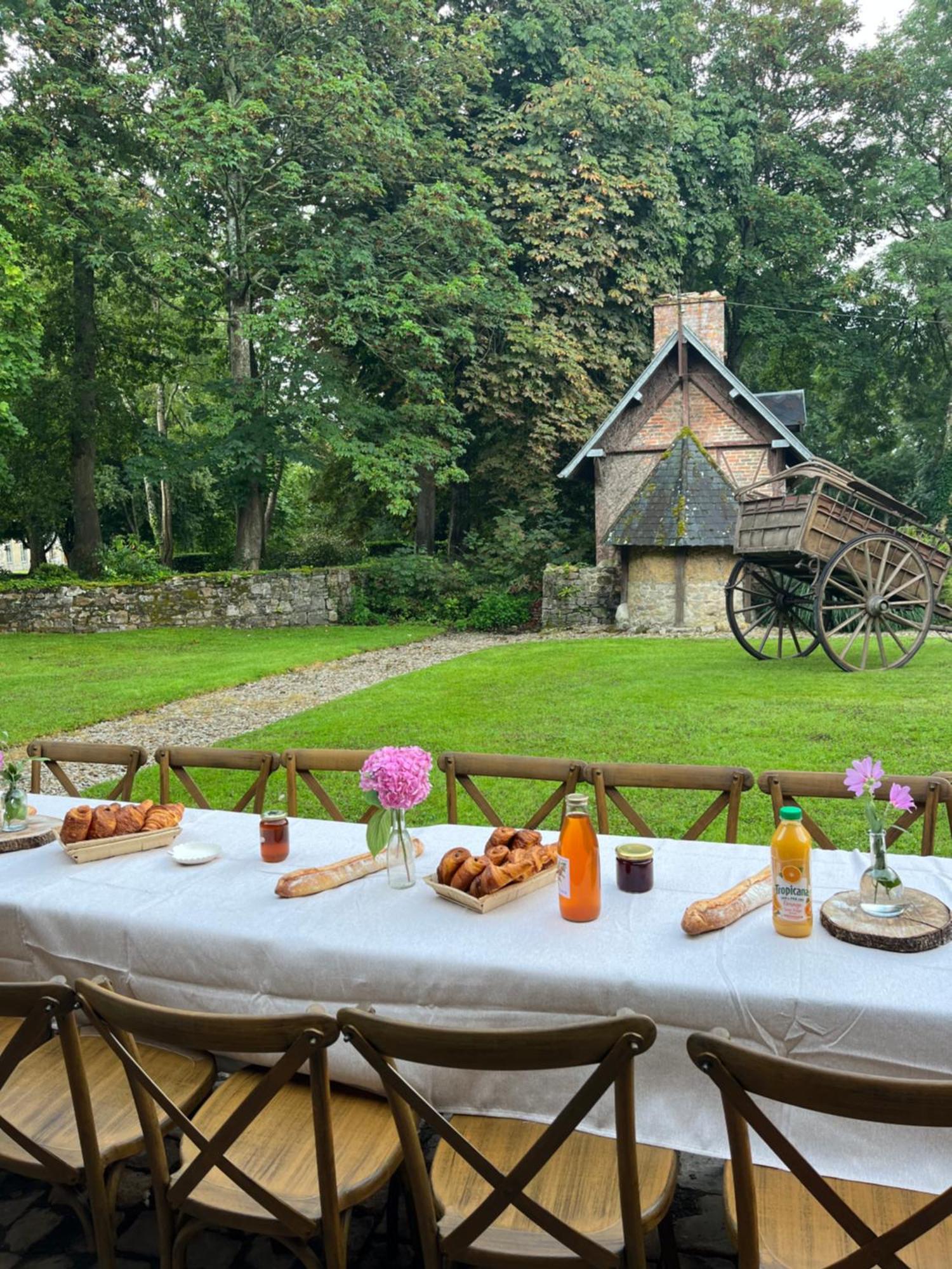 Abbaye De Blanchelande Bed & Breakfast Neufmesnil Exterior photo